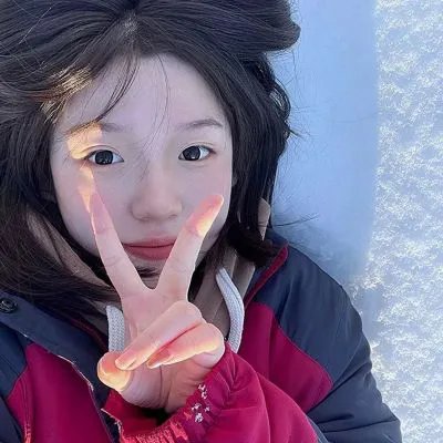 某影后之女走后门进组，人设崩塌，短时间内持续发酵